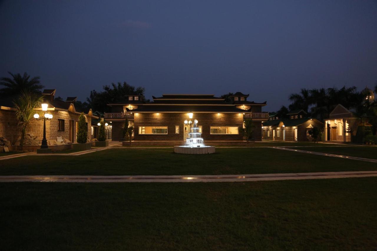 Отель Mann The Palm Retreat Лакхнау Экстерьер фото